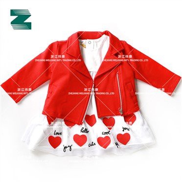 Paltas vaikams iš megzto prancūziško kilpinio audinio